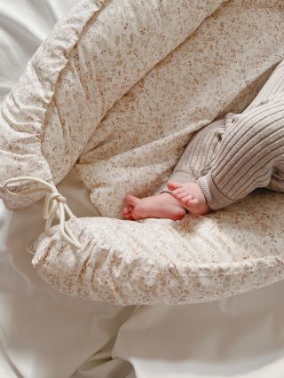 Tieto malé nôžky nás posledné mesiace intenzívne zamestnávajú, ale o to viac lásky nám do života priniesli.💫🤎 S novým...