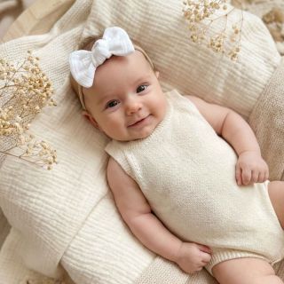 Dnešná dávka rozkošnosti.🥹🤎 Mušelínové MINI čelenky sú späť!💫 & všetky ich už nájdete online na www.olioli.sk